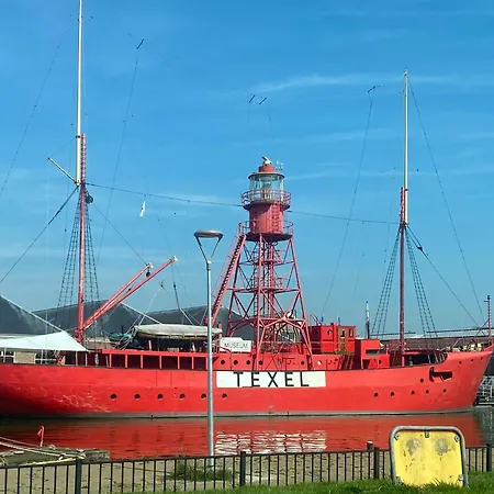 ゲストハウス Bed En Bike Texel 3*